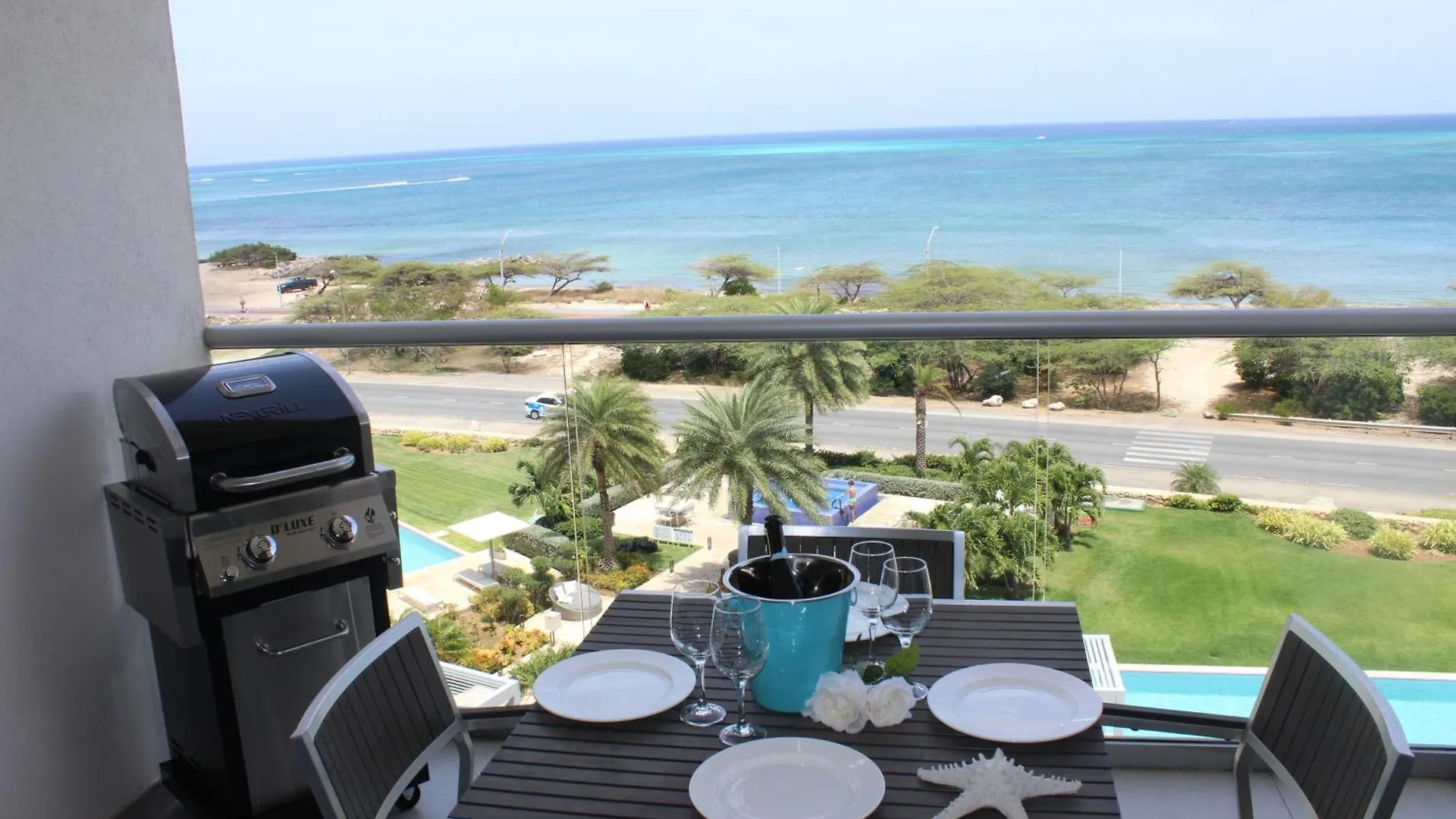 Azure 515 Aruba Vacation Sunset Breeze Appartement Palm Beach Aruba